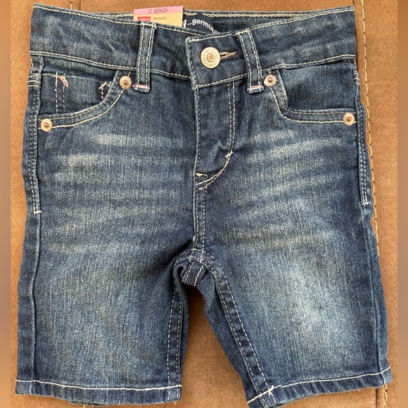 NWT Levi’s Toddler 2T Girls Bermuda Shorts - Picture 2 of 5